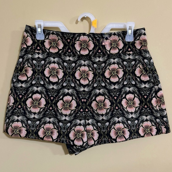 Alice + Olivia NWOT Donald High Rise Shorts in Black/Peach Promise Floral Size 6 - Picture 6 of 16